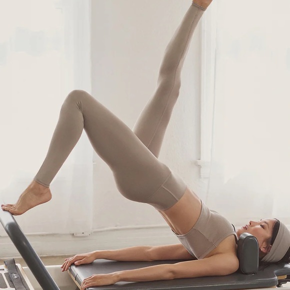 New alo with tags 7/8 High-Waist Airlift Legging gravel XS - Picture 6 of 7